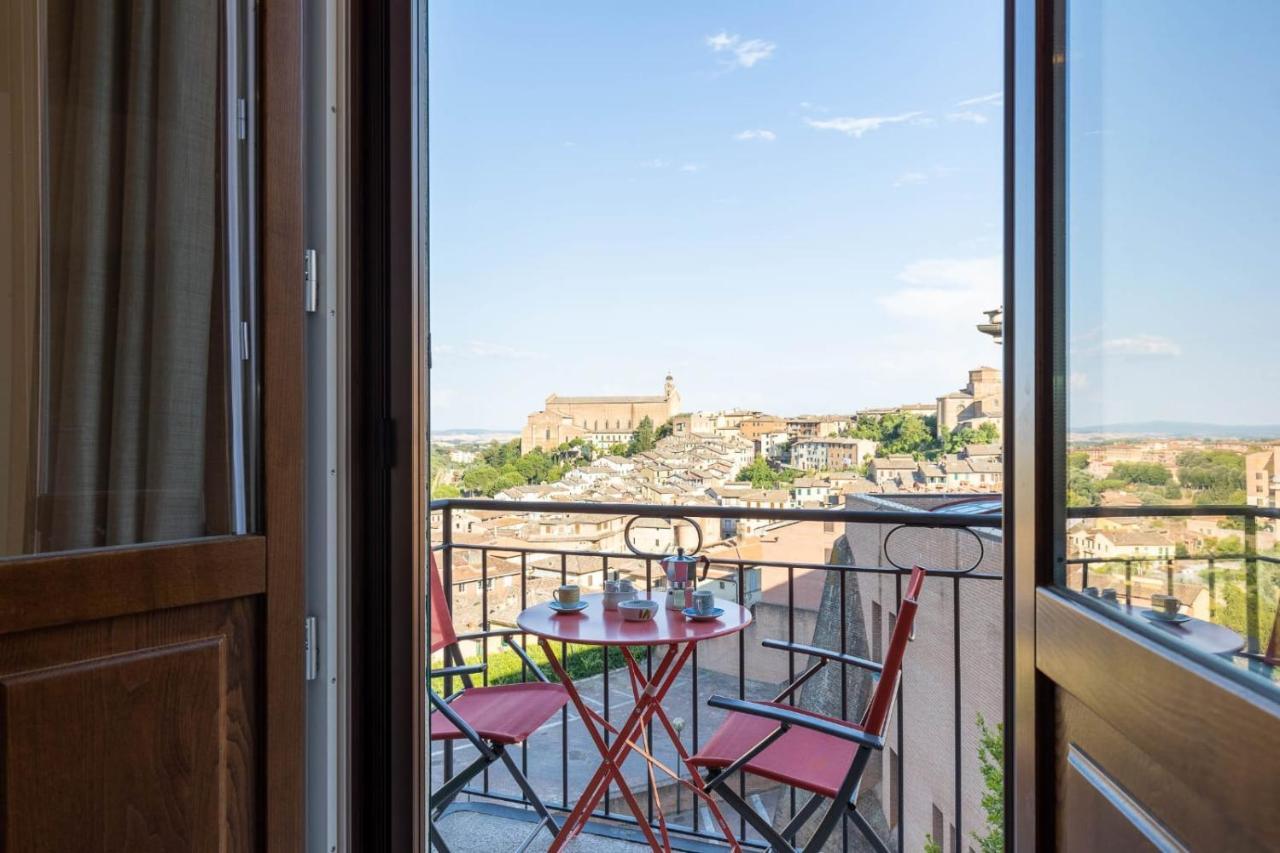 Siena Historic Center Stylish Flat With Balcony! Lägenhet Exteriör bild